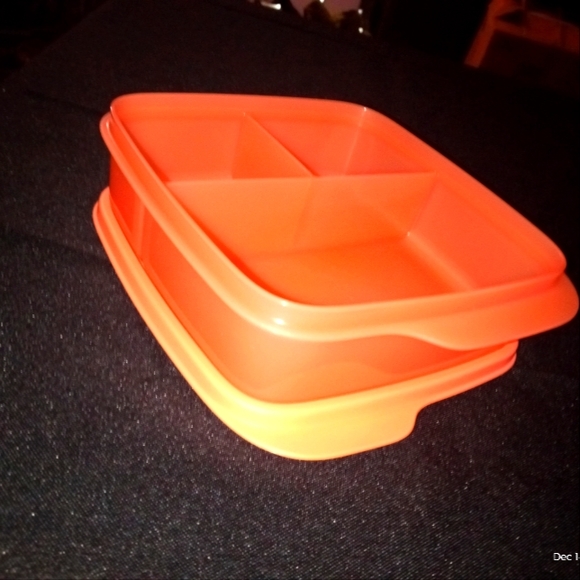 **BRAND NEW** TUPPERWARES DIVIDED LUNCH CONTAINER - Picture 2 of 8